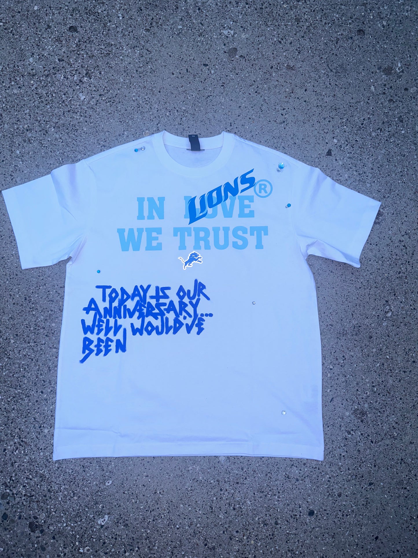 IN LOVE WE TRUST (LIONS EDITION)